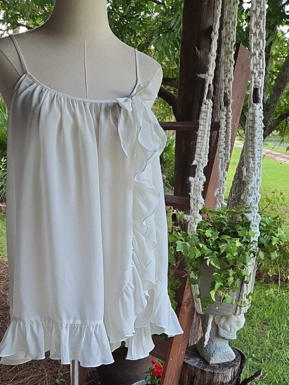 Flora By Flora Nikrooz White Ruffle Front Short Chemise Size Medium